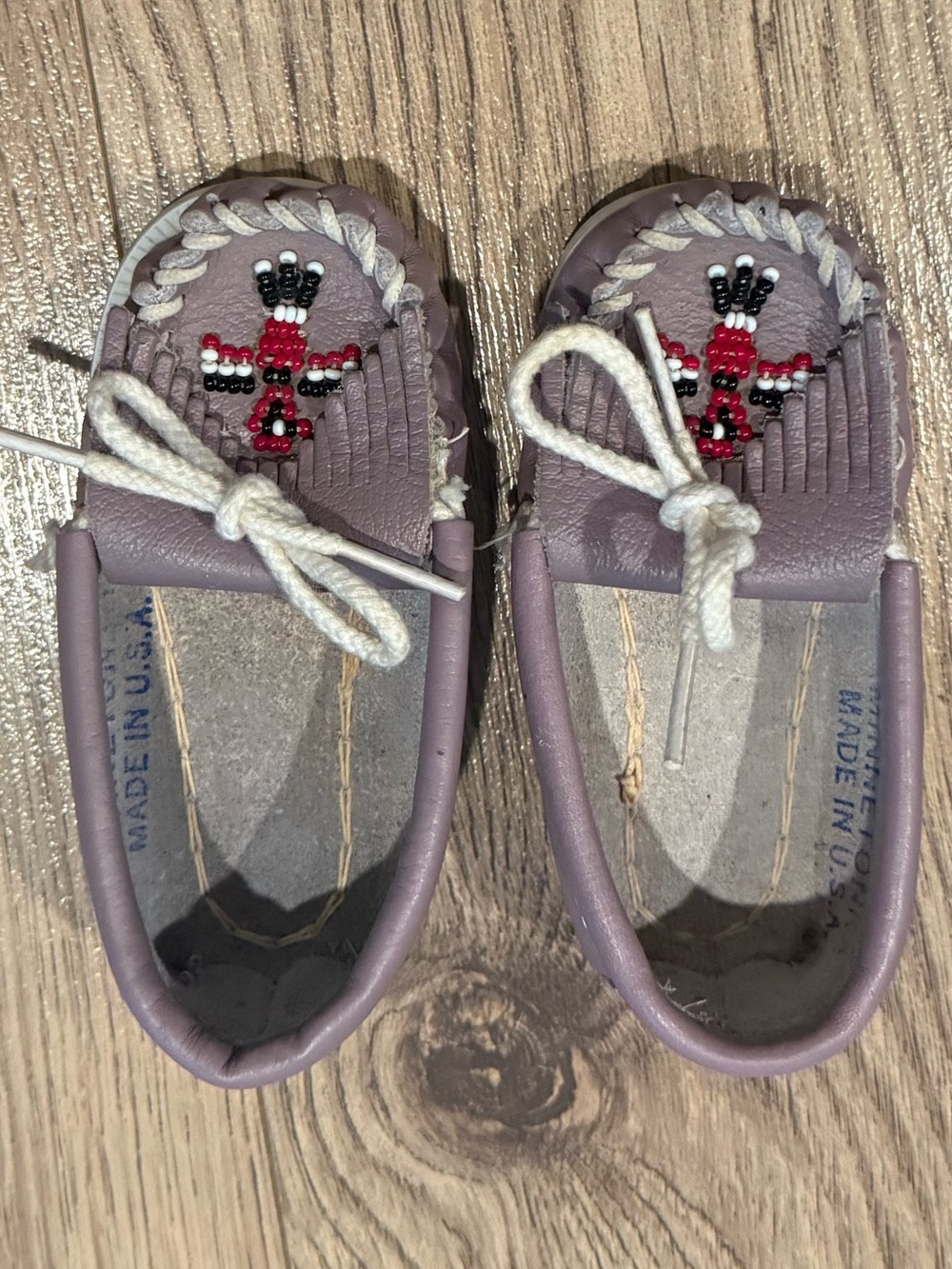 Minnetonka Toddler Size 4 USA Leather Beaded Thunderbird Moccasins Lavender